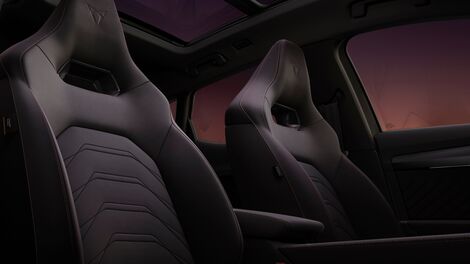Bucket seats in recycled microfibre or eco-conscious leather