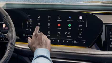 Experience the Audi Q5 Sportback's advanced dashboard