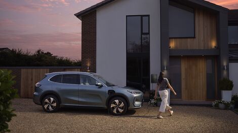 Enjoy up to £3,750 Geely grant