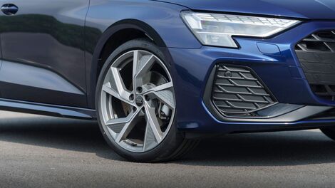 Standard 18” Alloy wheels and bold 19” options for a sleek look