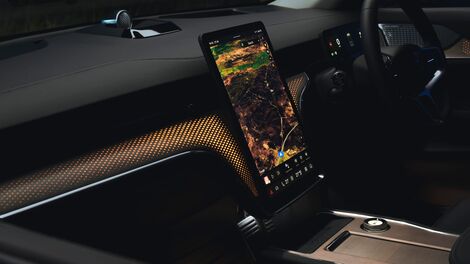 14.5-inch touchscreen with wireless Apple CarPlay