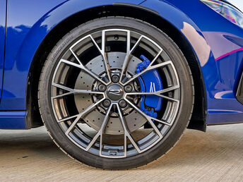 Volkswagen Golf R 19\