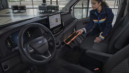 Ford E-Transit™ Chassis Cab
