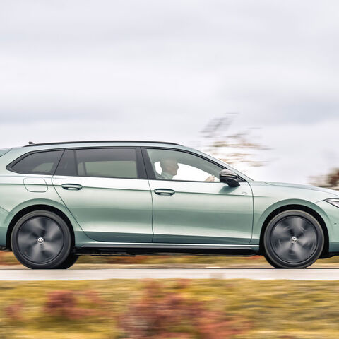 Volkswagen Passat Side View