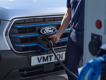 Ford E-Transit™ Chassis Cab