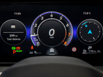 Volkswagen Tiguan Plug-in Hybrid Digital Cockpit