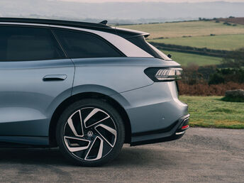 Volkswagen ID.7 Tourer sleek estate profile
