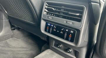 2025 Audi 4.0 TFSI V8 Black Edition Tiptronic quattro Euro 6 5-door (White) - Image: 9