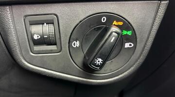 2023 Volkswagen 1.0 TSI Life Euro 6 5-door (Black) - Image: 20