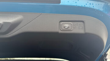 2025 Ford Standard Range 43kWh Premium Auto 5-door (Blue) - Image: 38