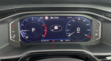 2024 Volkswagen 1.0 TSI R-Line DSG Euro 6 5-door (Black) - Image: 12