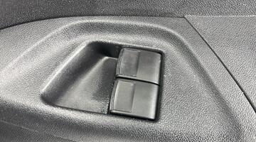 2020 Toyota 1.0 VVT-i x-trend Funroof x-shift Euro 6 5-door (White) - Image: 19