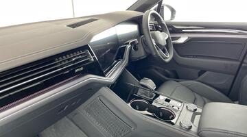 2025 Volkswagen 3.0 TDI V6 Black Edition Tiptronic 4Motion Euro 6 5-door (Black) - Image: 2