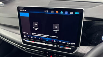 2025 Volkswagen 2.0 TSI R DSG 4Motion Euro 6 5-door (Black) - Image: 17