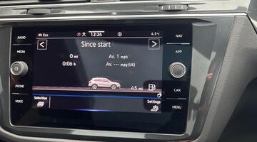 2023 Volkswagen 2.0 TDI R-Line DSG Euro 6 5-door (Grey) - Image: 16