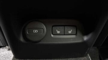 2025 Volvo 2.0 B4 MHEV Plus DCT Auto Euro 6 5-door (Black) - Image: 17