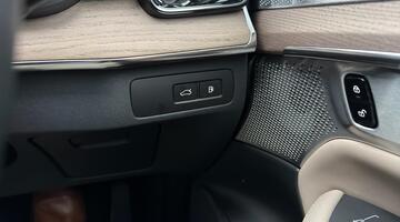 2025 Volvo 2.0 T8 18.8kWh Ultra Dark Auto 4WD Euro 6 5-door (Red) - Image: 42