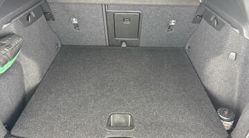 2022 Volvo T3 R-Design Auto Euro 6 5-door (Black) - Image: 16