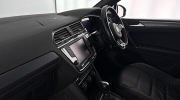 2016 Volkswagen 2.0 TSI BlueMotion Tech R-Line DSG 4Motion Euro 6 5-door (White) - Image: 2