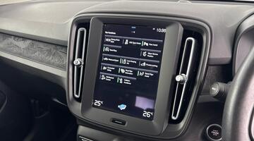 2021 Volvo T2 Momentum Core Euro 6 5-door (White) - Image: 7