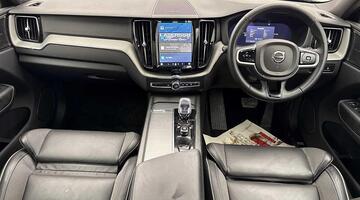 2025 Volvo 2.0h T6 18.8kWh Plus Black Edition Auto Euro 6 5-door (Black) - Image: 10