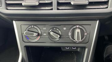 2022 Volkswagen 1.0 EVO Life Euro 6 5-door (Black) - Image: 7