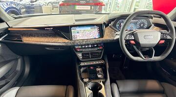 2025 Audi Performance 105kWh Carbon Black Auto quattro 4-door (Green) - Image: 8