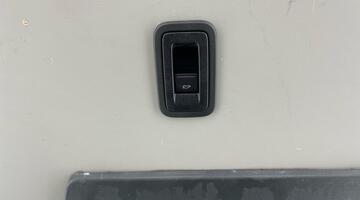 2019 Volkswagen 2.0 TDI T30 BlueMotion Tech Trendline Kombi FWD SWB Euro 6 5-door (White) - Image: 30