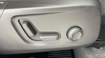 2023 Volvo 2.0 B3 MHEV Plus DCT Auto Euro 6 5-door (Black) - Image: 21