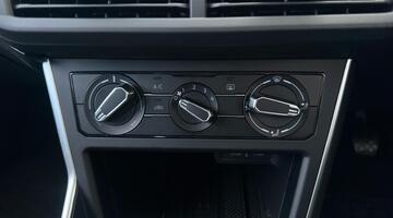 2025 Volkswagen 1.0 EVO Life Euro 6 5-door (Black) - Image: 32