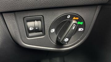 2025 Volkswagen 1.0 TSI Match DSG Euro 6 5-door (Black) - Image: 24