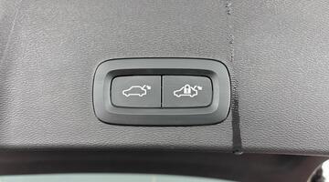 2025 Volvo 2.0 B3 MHEV Plus DCT Auto Euro 6 5-door (Brown) - Image: 17