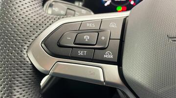 2025 Volkswagen 2.0 TDI R-Line DSG Euro 6 5-door (Red) - Image: 12