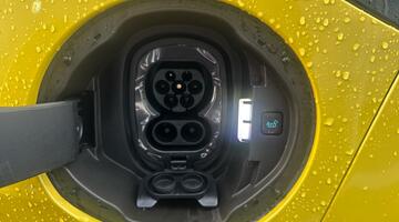 2026 Ford Standard Range 43kWh Premium Auto 5-door (Yellow) - Image: 18