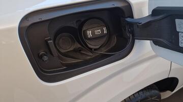 2025 Audi E-hybrid Launch Edition Sportback S Tronic Euro 6 5-door 26kWh (White) - Image: 12