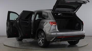 2025 Volkswagen 3.0 TDI V6 Black Edition Tiptronic 4Motion Euro 6 5-door (Grey) - Image: 11