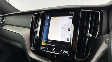 2019 Volvo 2.0 D4 R-Design Auto Euro 6 5-door (Black) - Image: 23