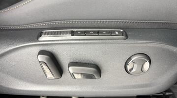 2025 CUPRA 2.0 TSI VZ1 DSG 4-doorive Euro 6 5dr (Black) - Image: 23