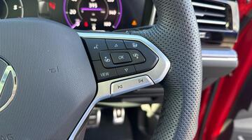 2025 Volkswagen 3.0 TDI V6 Black Edition Tiptronic 4Motion Euro 6 5-door (Red) - Image: 26