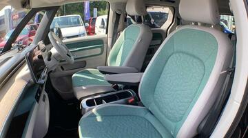 2025 Volkswagen Pro 79kWh Style Auto 5-door (SWB, 5Seat) (Black) - Image: 37