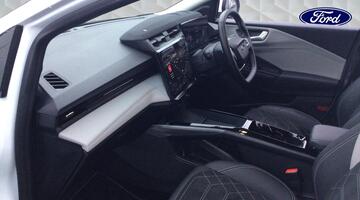 2025 Ford Standard Range 43kWh Premium Auto 5-door (White) - Image: 2