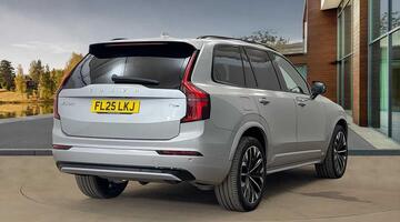 2025 Volvo 2.0 T8 18.8kWh Ultra Dark Auto 4WD Euro 6 5-door (Silver) - Image: 3
