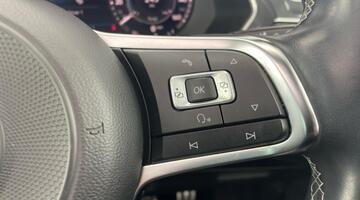 2017 Volkswagen 2.0 TSI R-Line DSG 4Motion Euro 6 5-door (Grey) - Image: 21