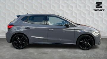 2025 SEAT 1.0 TSI FR Black Edition Euro 6 5-door (Grey) - Image: 4