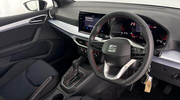 2025 SEAT 1.0 TSI FR DSG Euro 6 5-door (White) - Image: 6