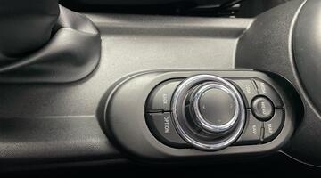 2021 MINI Cooper Sport Euro 6 5-door (Red) - Image: 21