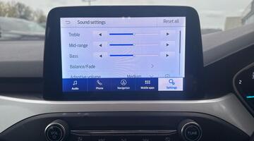 2020 Ford EcoBlue Zetec Euro 6 5-door (Red) - Image: 24