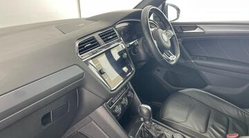 2017 Volkswagen 2.0 TSI R-Line DSG 4Motion Euro 6 5-door (Grey) - Image: 2