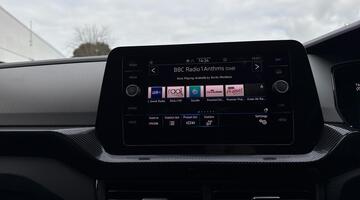 2025 Volkswagen 1.0 TSI Life DSG Euro 6 5-door (Grey) - Image: 32