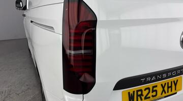 2025 Volkswagen 2.0 TDI T28 Commerce Plus FWD SWB Euro 6 5-door (White) - Image: 26